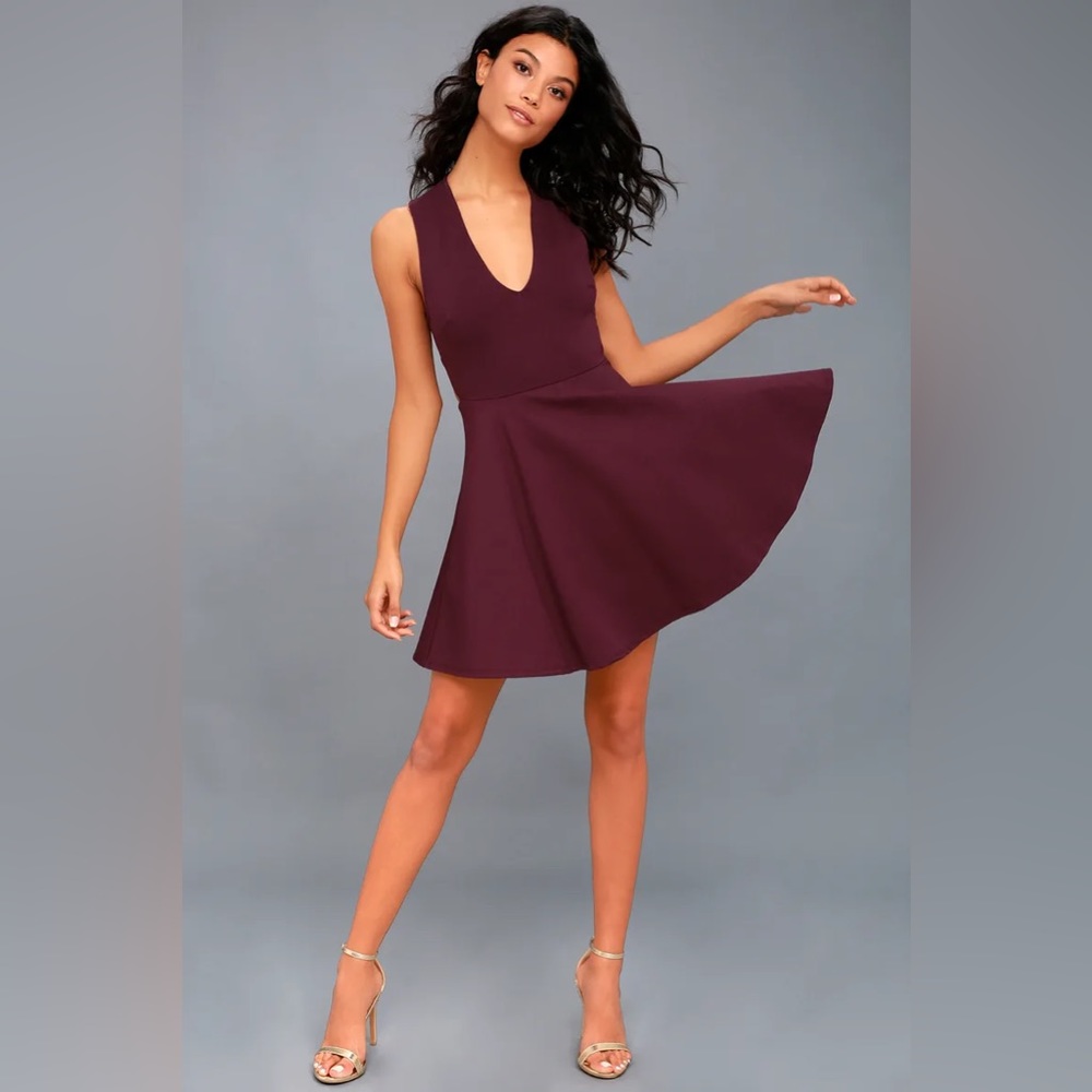 Lulus Purple Vneck Open Back CrissCross Skater Mini dress - size medium - NWT